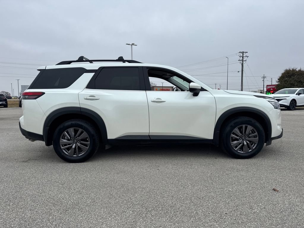 Used 2024 Nissan Pathfinder SV image 6