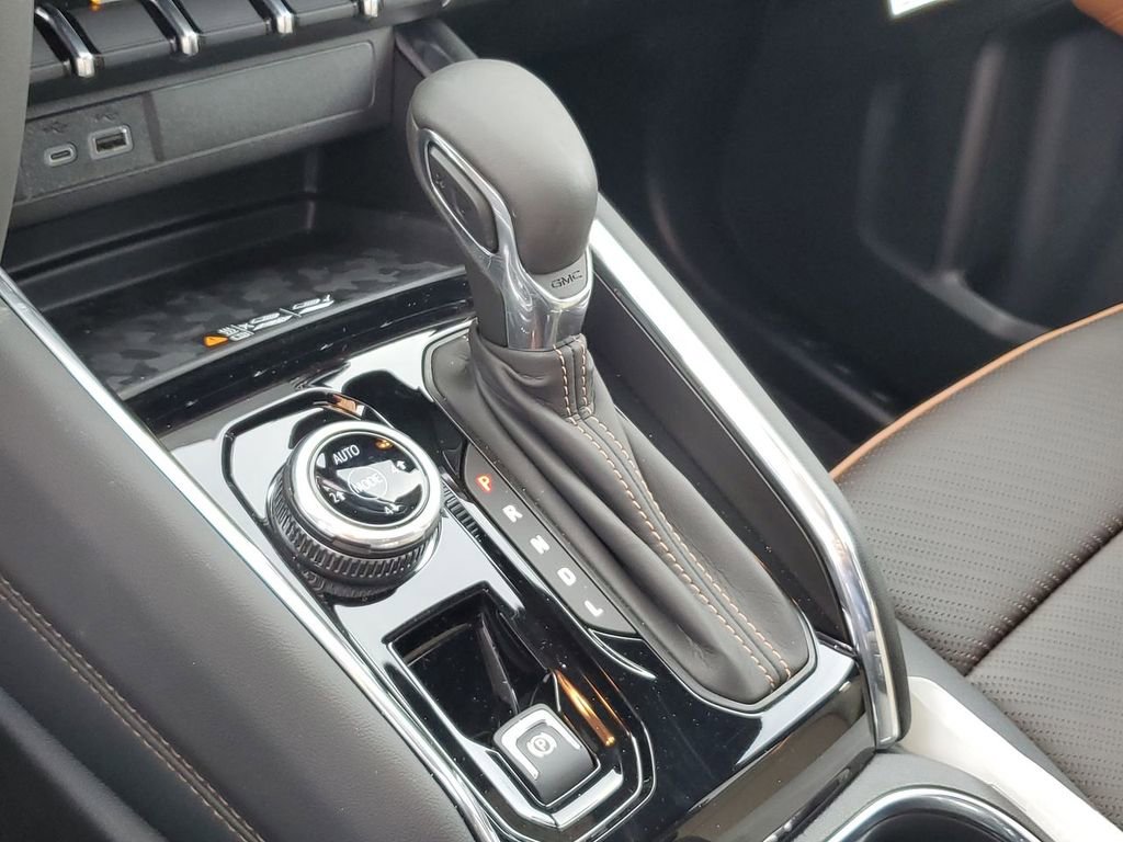 New 2025 GMC Canyon AT4 w/ Nightfall Edition image 17