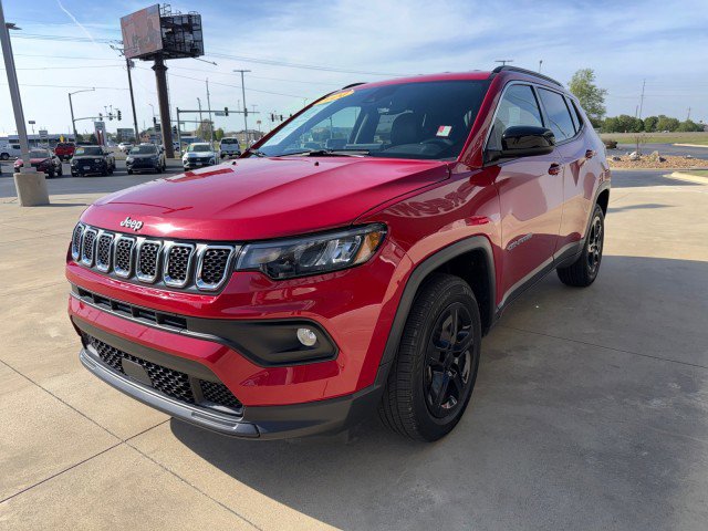 Used 2024 Jeep Compass Latitude AWD/4WD image 5