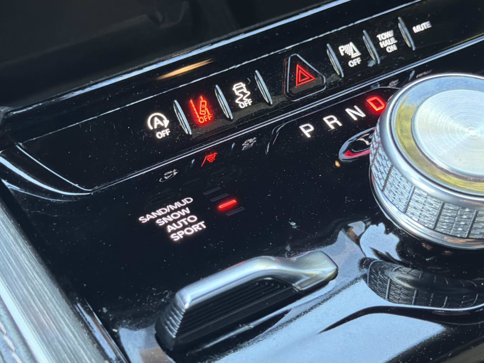 Used 2024 Jeep Wagoneer Series III AWD/4WD image 29