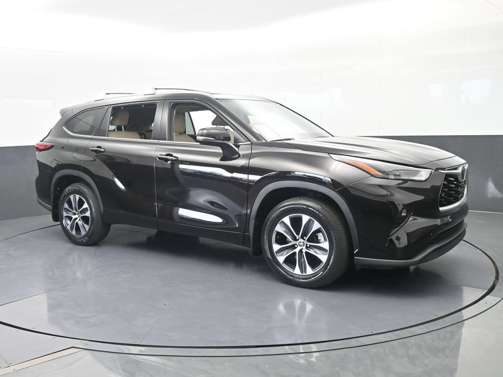 Used 2022 Toyota Highlander XLE FWD image 8