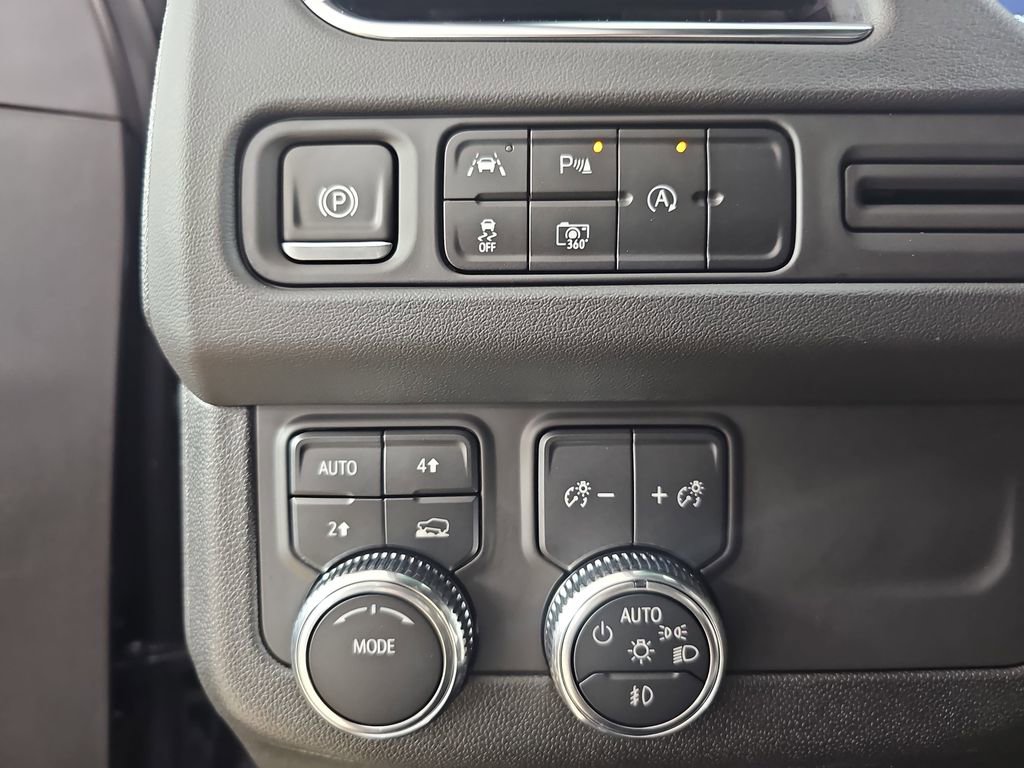 Certified 2024 GMC Yukon XL SLT w/ SLT Premium Package image 33