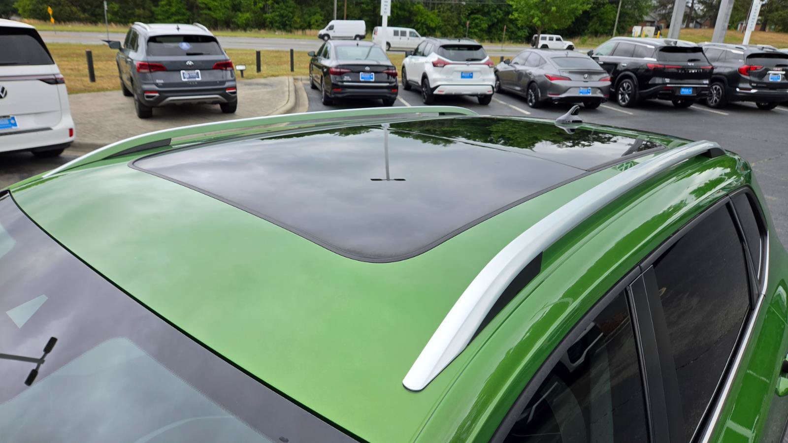 Certified 2025 Volkswagen Taos SE w/ Panoramic Sunroof Package FWD image 10