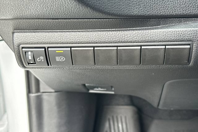 Used 2025 Toyota Corolla SE FWD image 31
