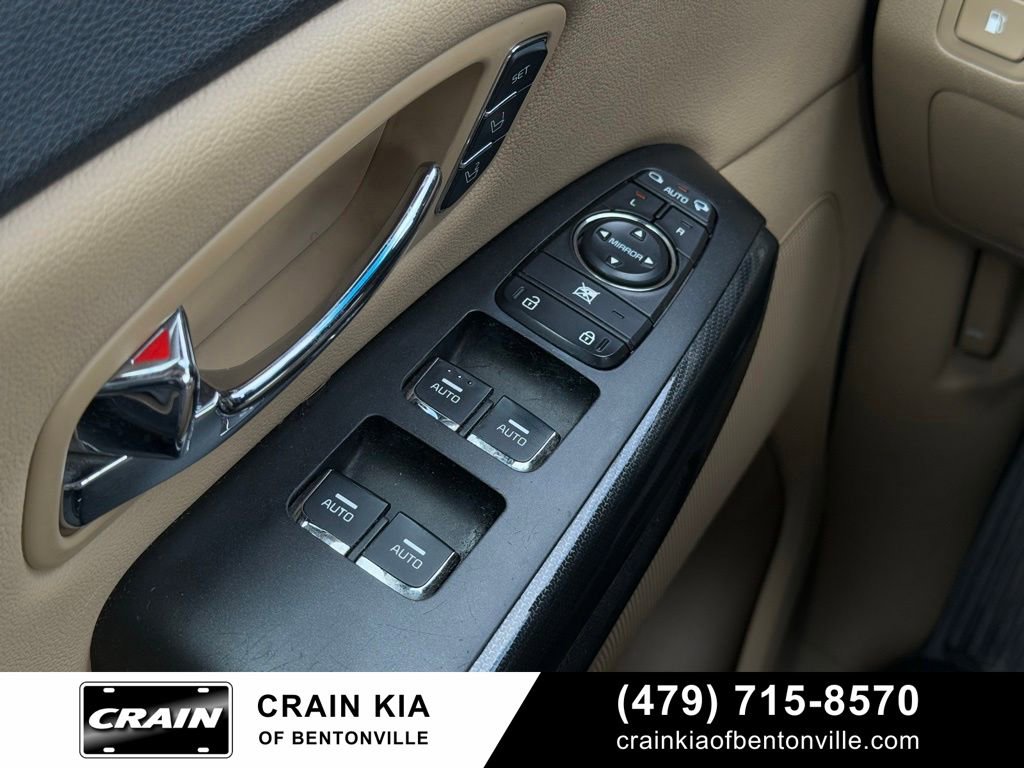 Used 2016 Kia Sedona EX FWD image 11