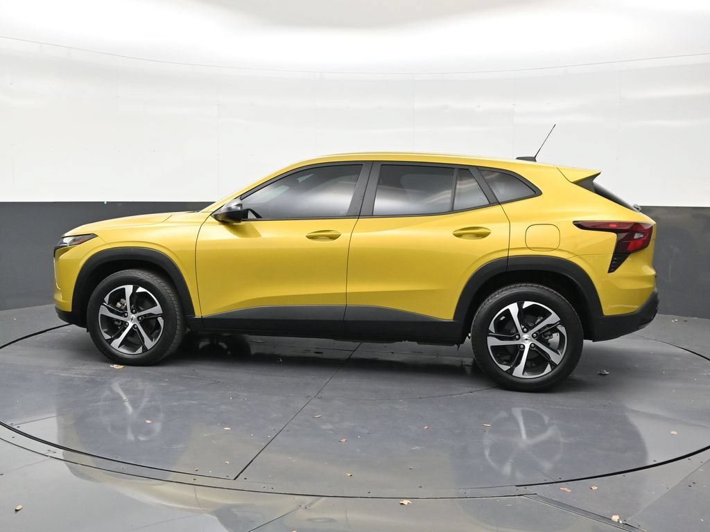 Used 2024 Chevrolet Trax RS FWD image 2