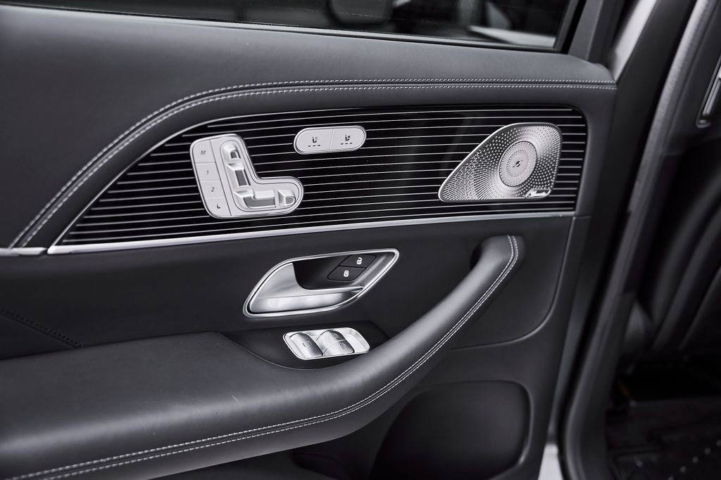 Used 2024 Mercedes-Benz Maybach GLS 600 4MATIC image 48