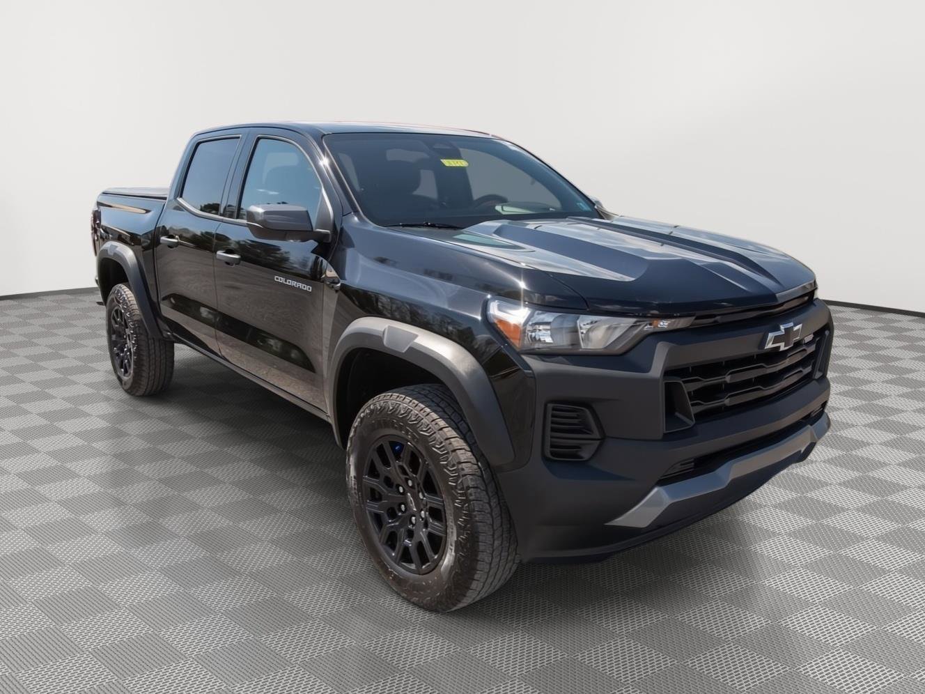 Used 2025 Chevrolet Colorado Trail Boss AWD/4WD image 3