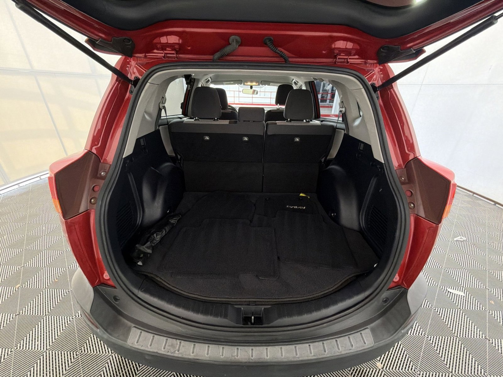 Used 2015 Toyota RAV4 LE image 24