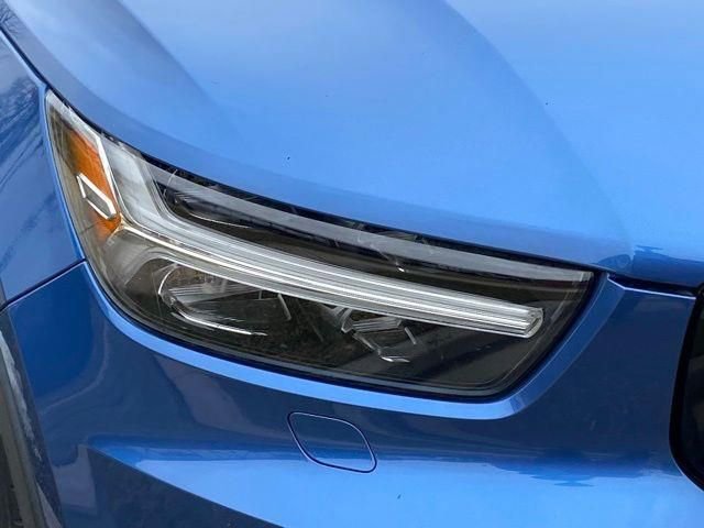 Used 2021 Volvo XC40 T5 R-Design w/ Advanced Package image 8