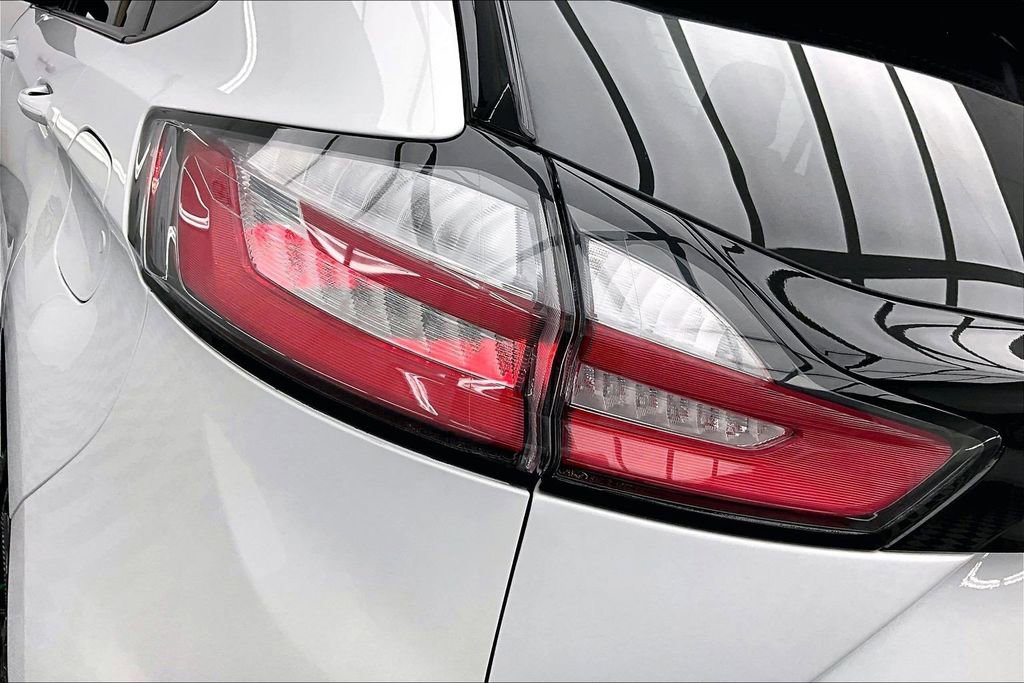 Certified 2024 Ford Edge SE image 30