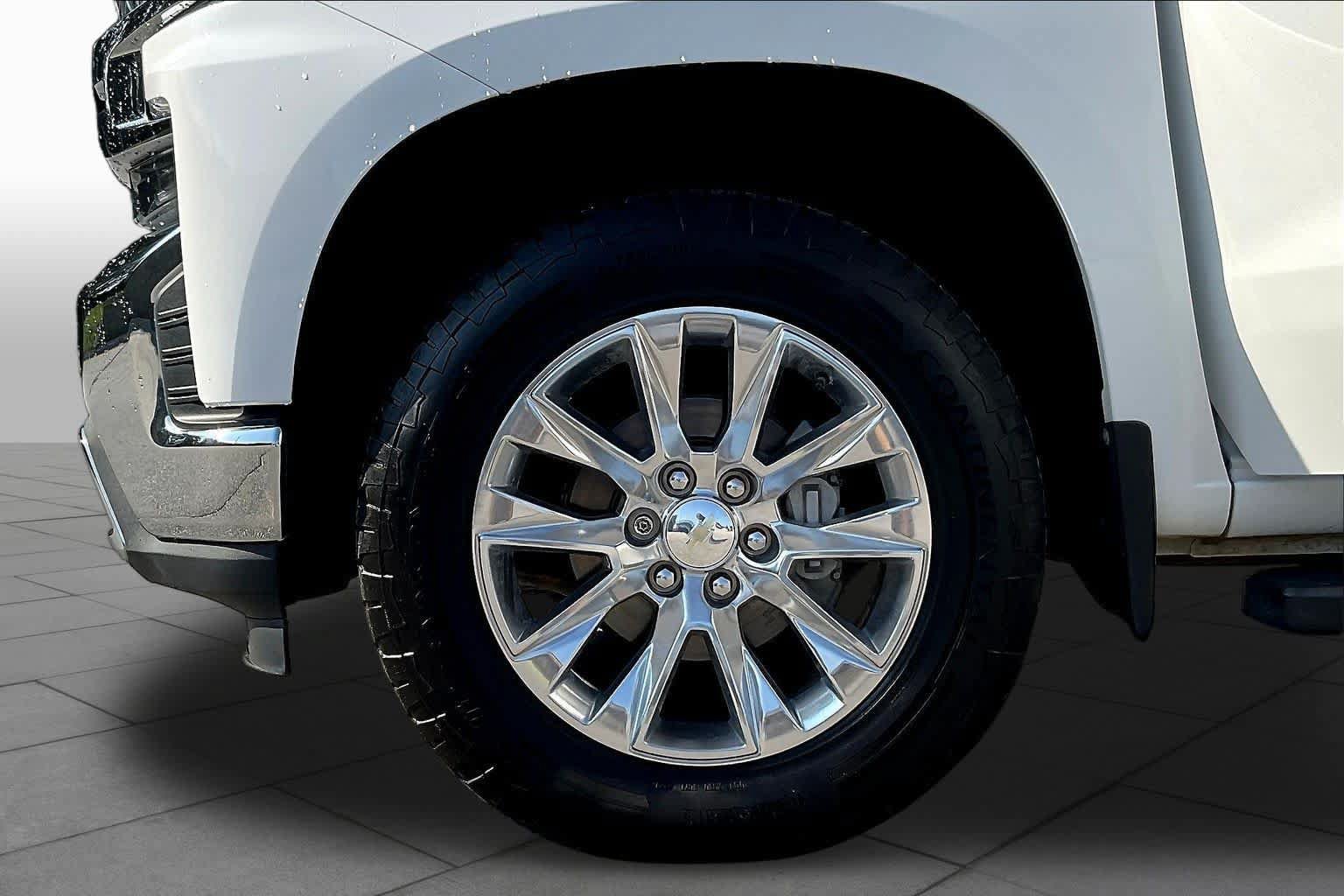 Used 2020 Chevrolet Silverado 1500 LTZ w/ LTZ Plus Package AWD/4WD image 11