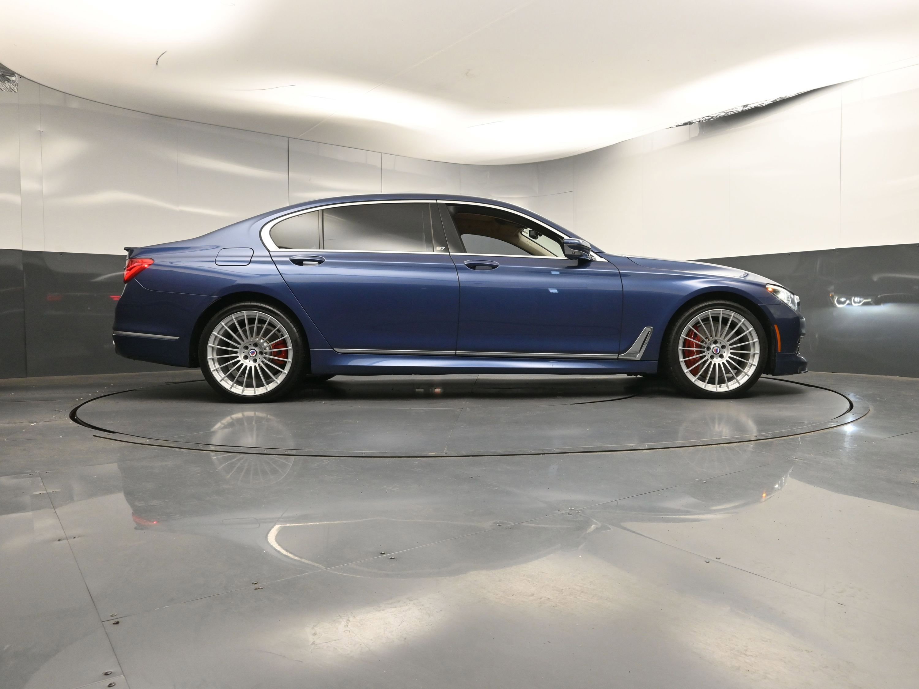 Used 2017 BMW 750i xDrive image 32