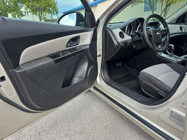 Used 2014 Chevrolet Cruze LS image 14