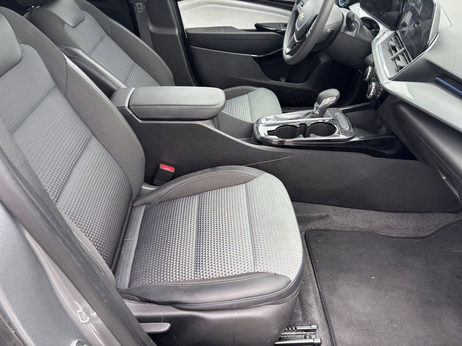 Used 2025 Chevrolet Trax LT image 35