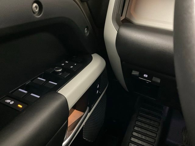 Used 2020 Land Rover Defender 110 HSE image 19