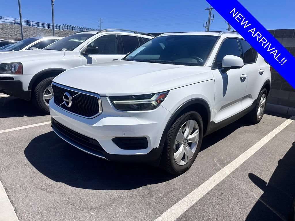 Used 2020 Volvo XC40 T5 Momentum w/ Protection Package Premier AWD/4WD image 3