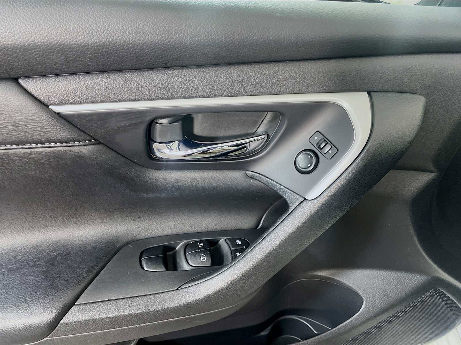 Used 2016 Nissan Altima 2.5 SL w/ 2.5 Technology w/LED Package image 15