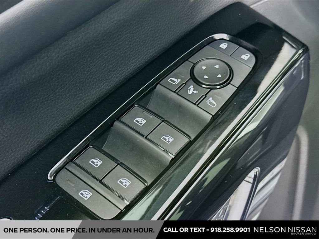 New 2026 Nissan Pathfinder Platinum image 17