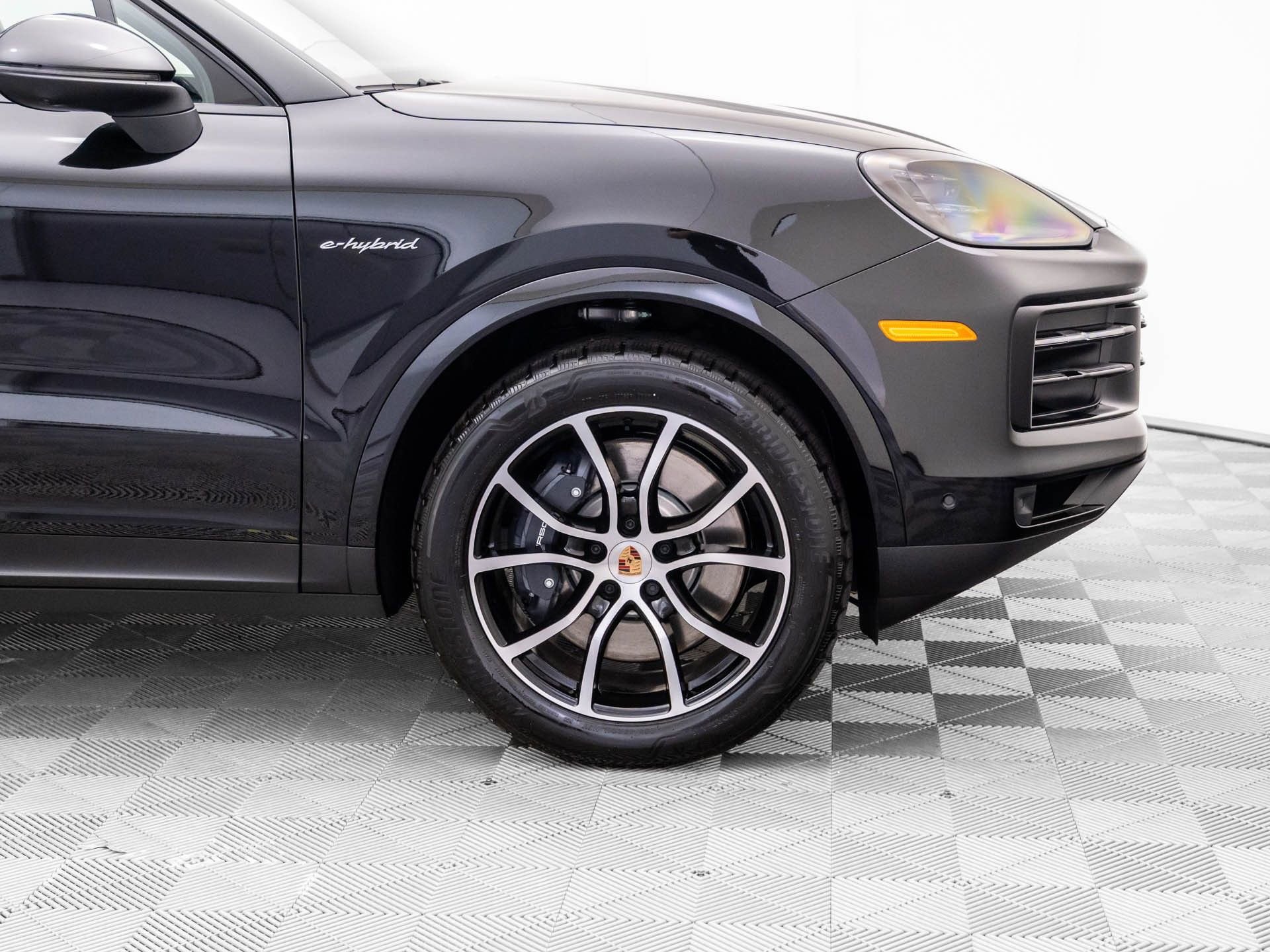 New 2025 Porsche Cayenne E-Hybrid Coupe image 32