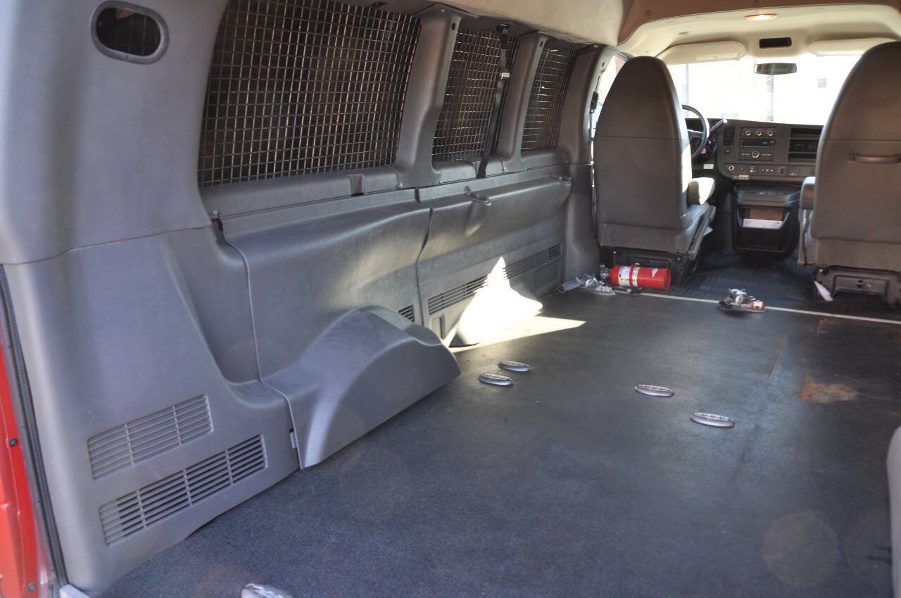 Used 2015 GMC Savana 2500 LS w/ Cold Climate Package RWD image 28