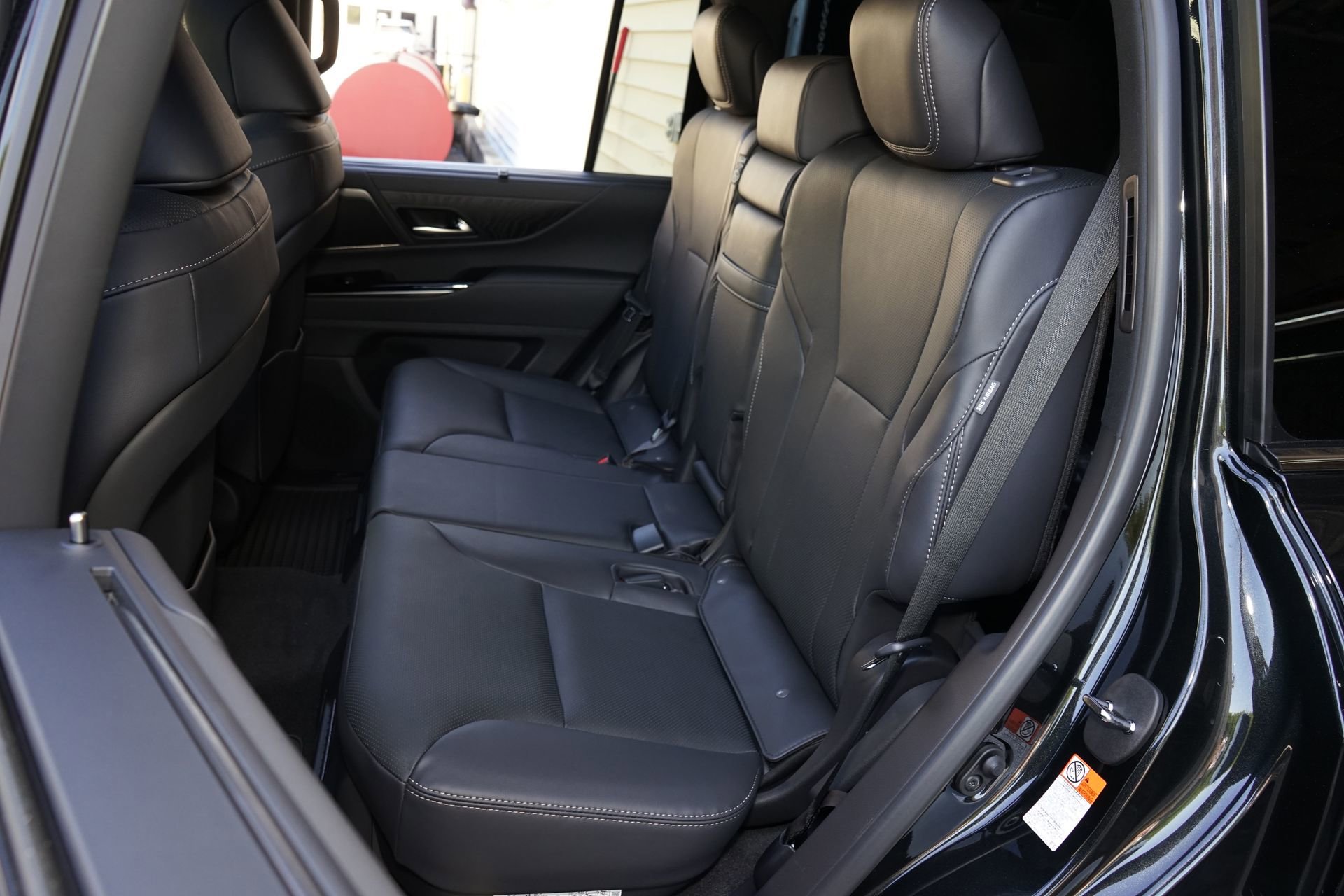 Used 2025 Lexus LX 600 4WD w/ Accessory Package (2T) image 25