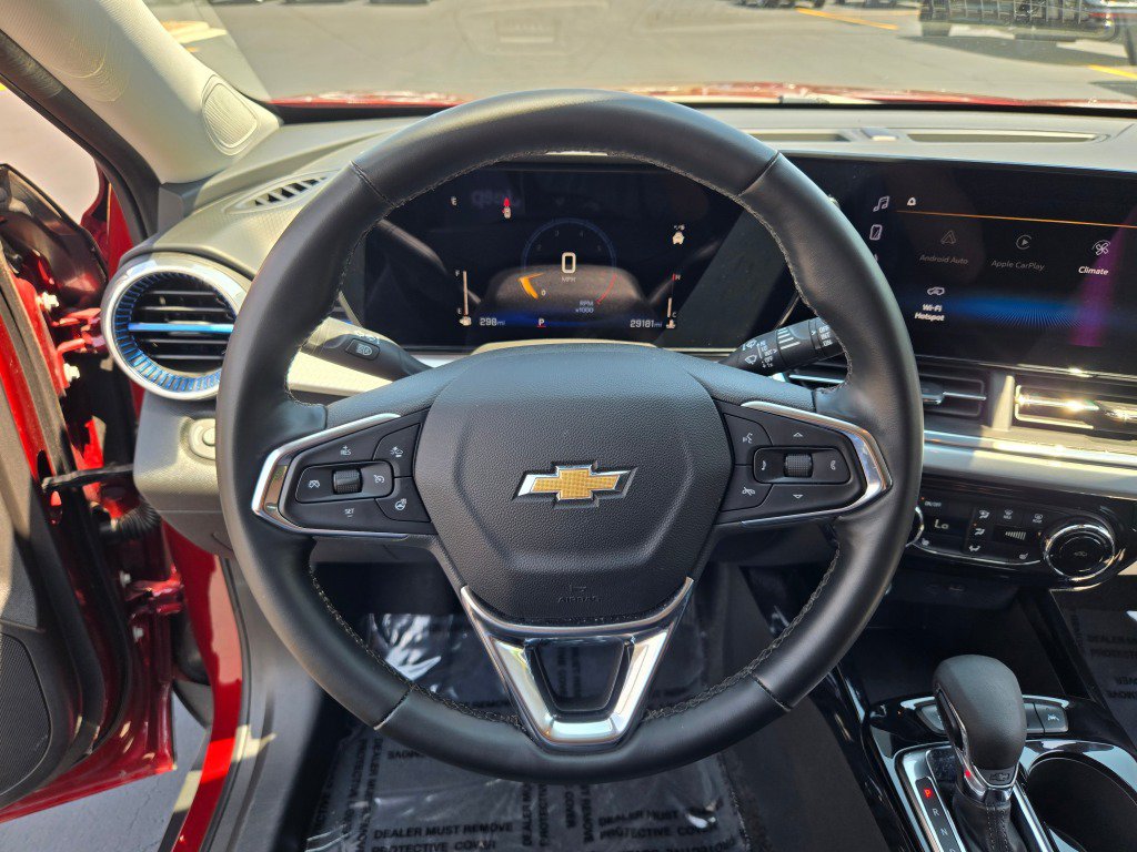 Certified 2025 Chevrolet Trax LT w/ LT Convenience Package FWD image 31