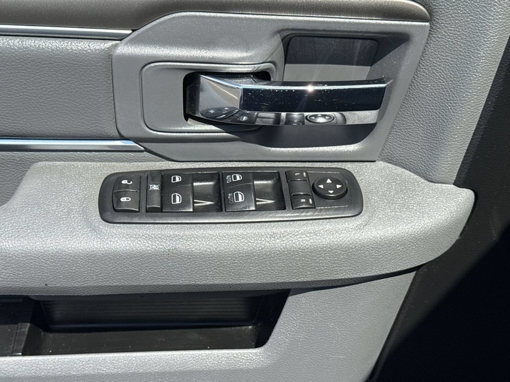 Used 2017 RAM 1500 Classic SLT AWD/4WD image 15