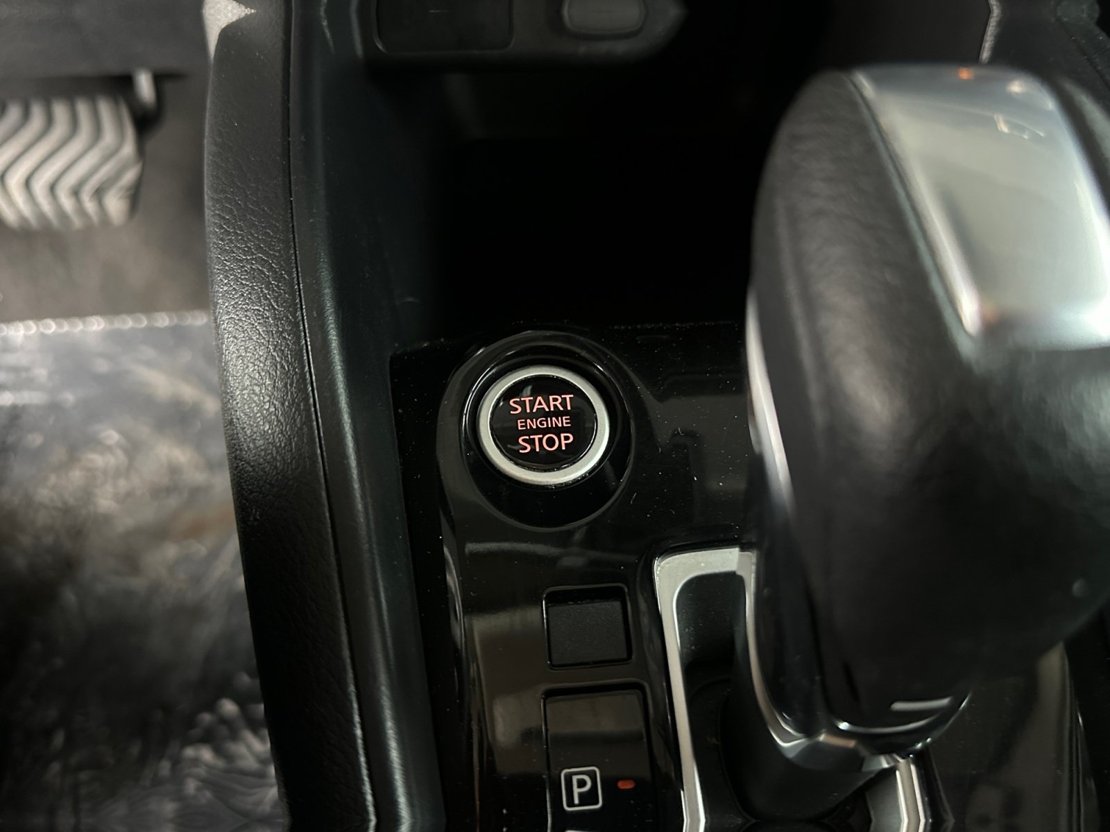Used 2022 Nissan Versa SR w/ Convenience Package FWD image 23