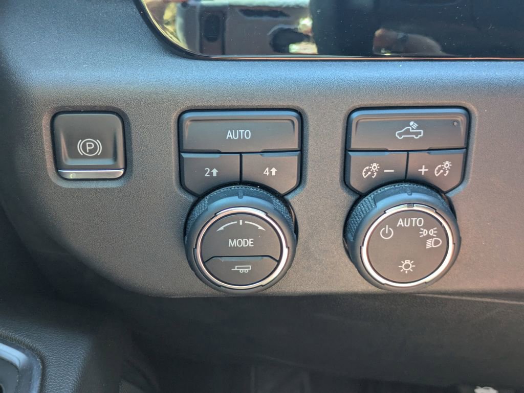 Used 2024 Chevrolet Silverado 1500 LT AWD/4WD image 27