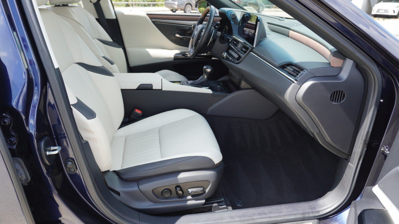 Certified 2025 Lexus ES 350 Ultra Luxury FWD image 14