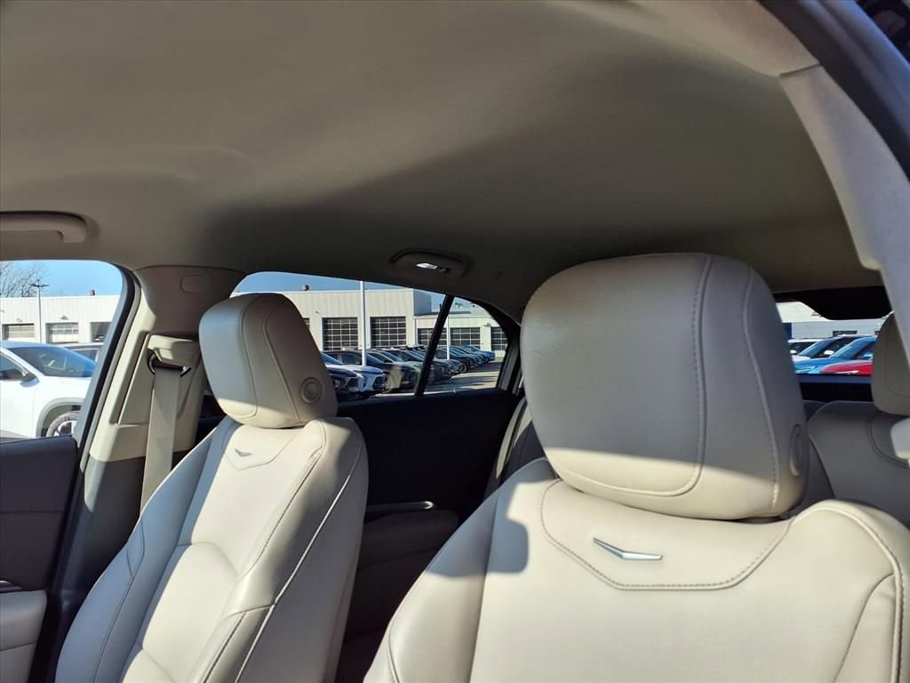 Certified 2023 Cadillac XT4 Luxury w/ Cold Weather Package image 18