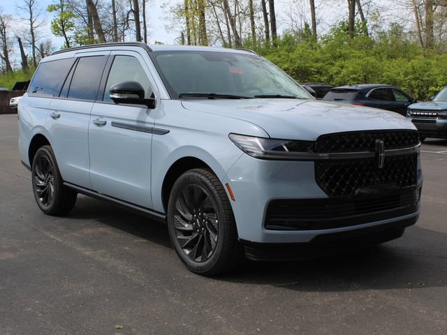 New 2026 Lincoln Navigator Reserve w/ Jet Appearance Package AWD/4WD image 1