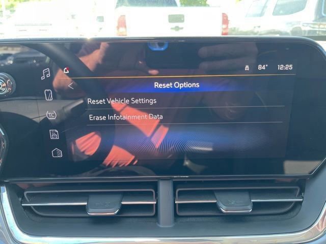 Used 2025 Chevrolet Trax ACTIV w/ Driver Confidence Package image 14