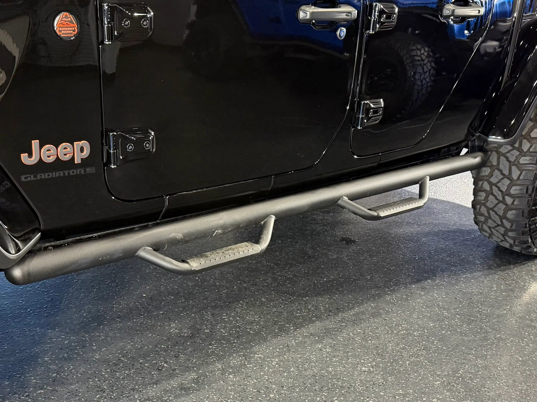 Used 2024 Jeep Gladiator Mojave AWD/4WD image 7