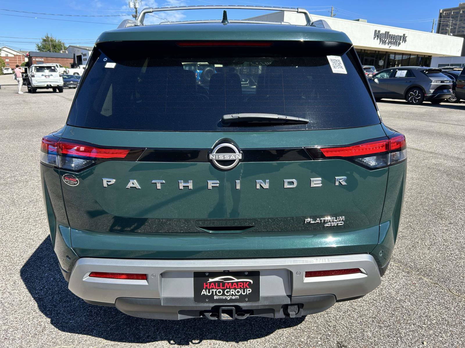 Used 2023 Nissan Pathfinder Platinum AWD/4WD image 3
