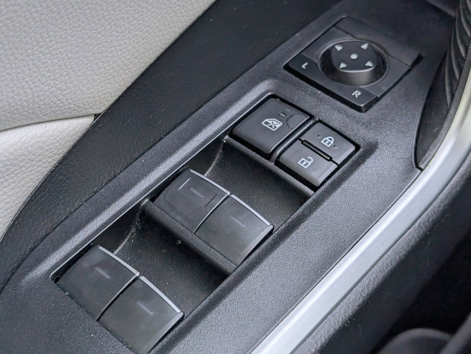 Used 2023 Toyota RAV4 XLE image 14