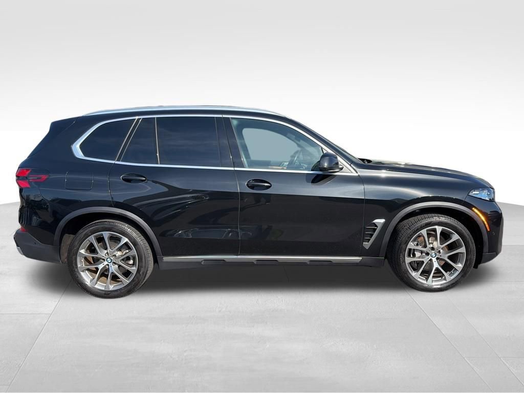 Used 2024 BMW X5 xDrive40i w/ Executive Package image 2