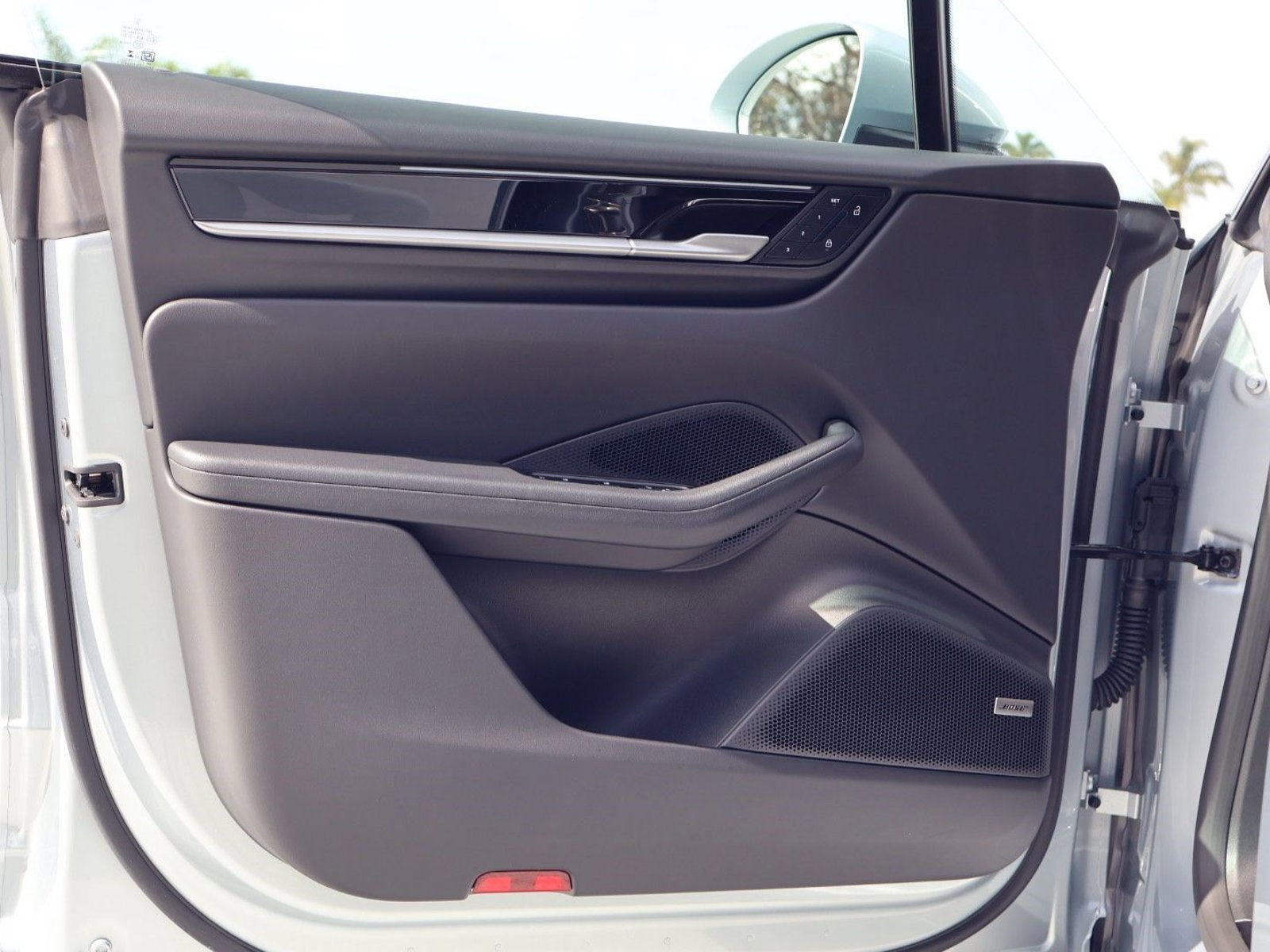Certified 2025 Porsche Macan Electric RWD image 13