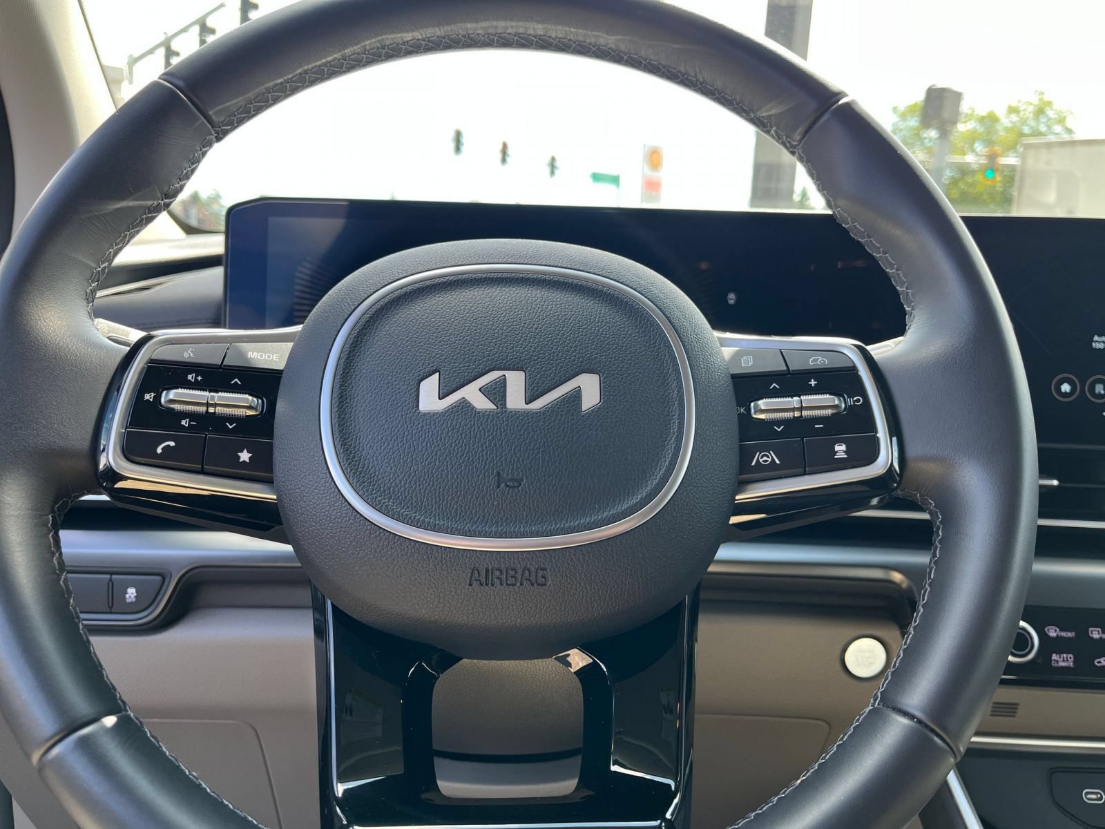Used 2026 Kia Carnival FWD image 30