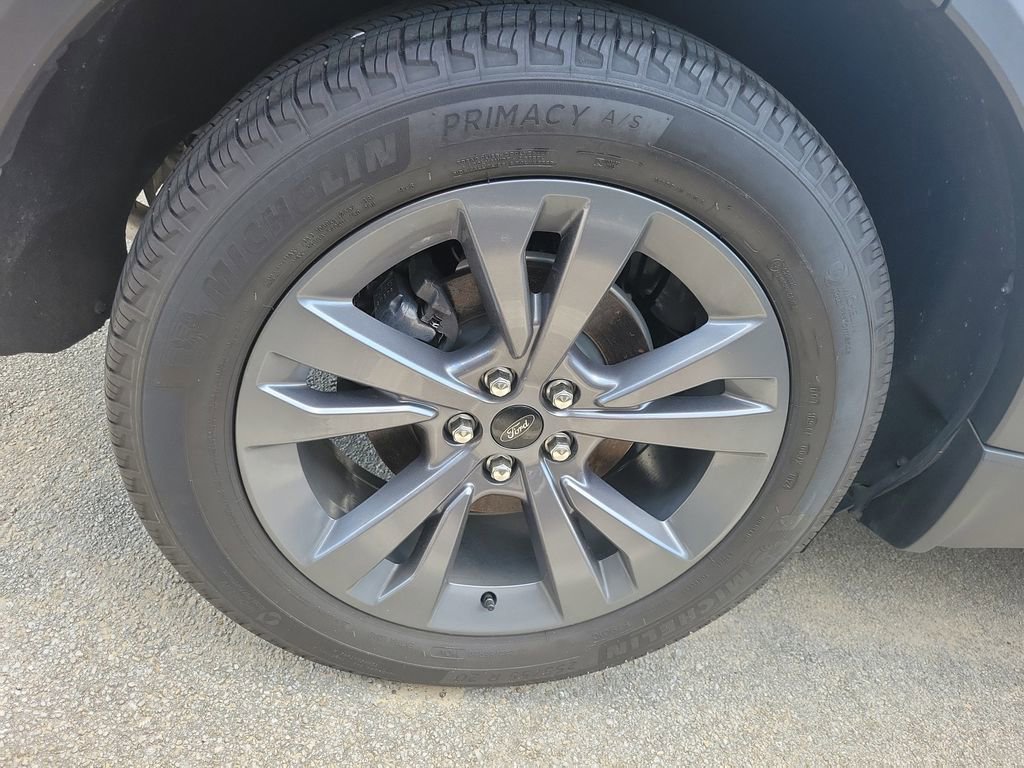 Used 2024 Ford Explorer XLT w/ Equipment Group 202A image 6