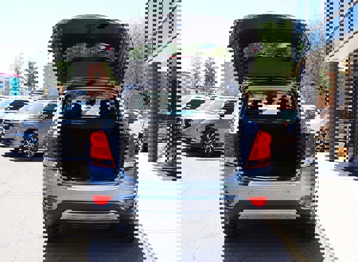 Used 2020 Chevrolet Trax Premier w/ LPO, Protection Package FWD image 22