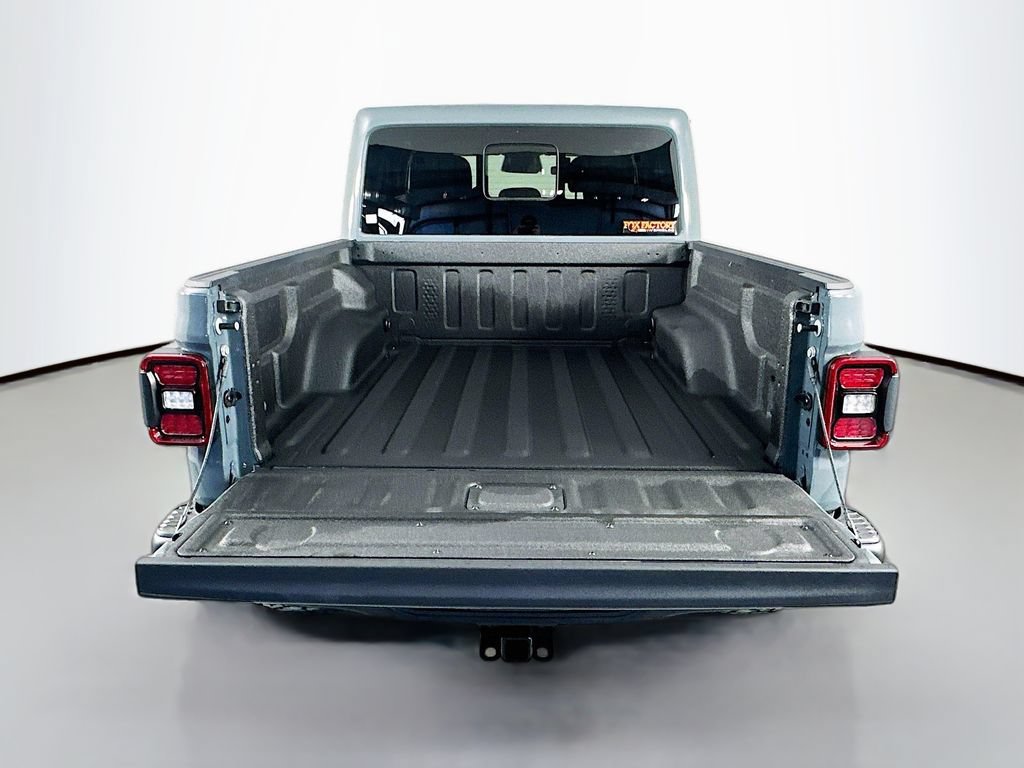 New 2026 Jeep Gladiator Rubicon w/ Technology Group AWD/4WD image 16