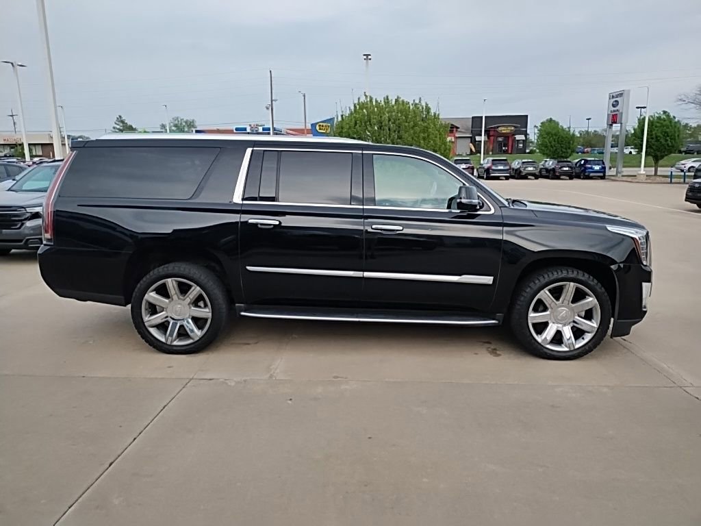 Used 2018 Cadillac Escalade ESV Premium Luxury AWD/4WD image 7
