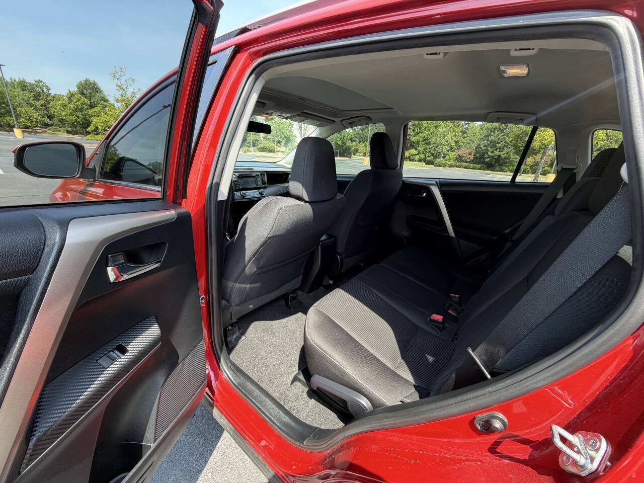 Used 2015 Toyota RAV4 XLE FWD image 13
