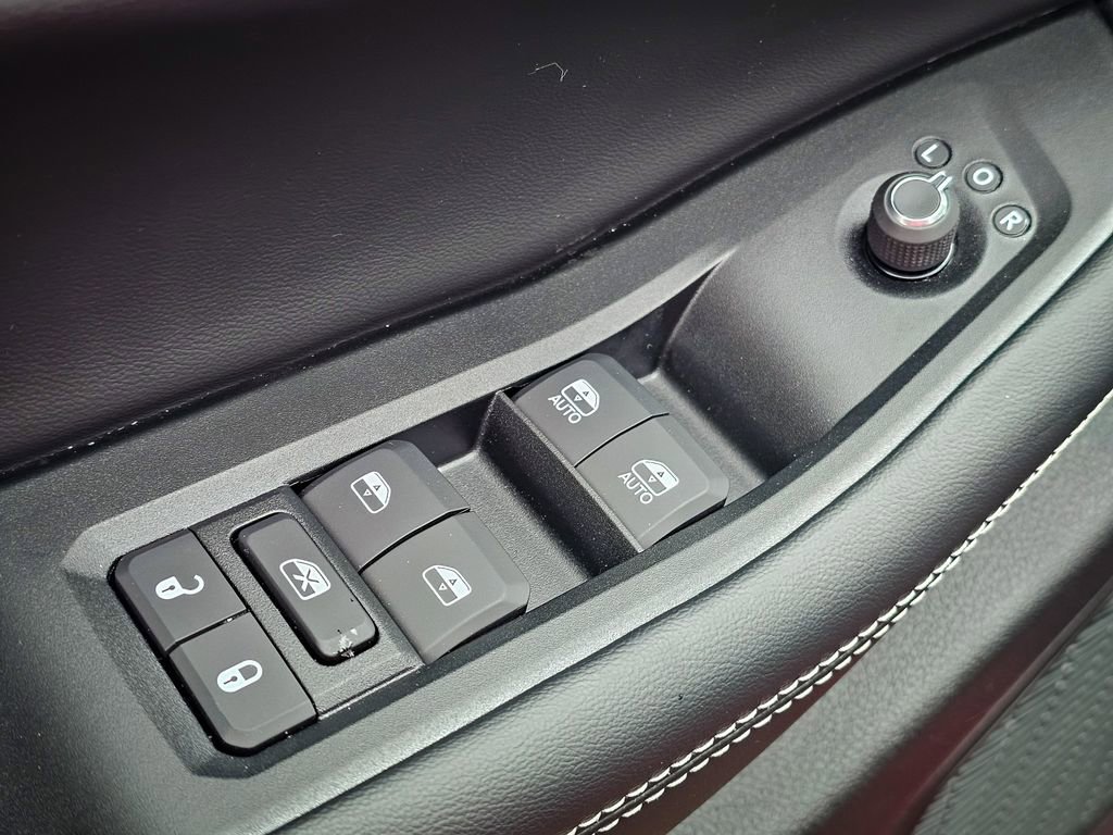 New 2025 Jeep Grand Cherokee L Limited image 11