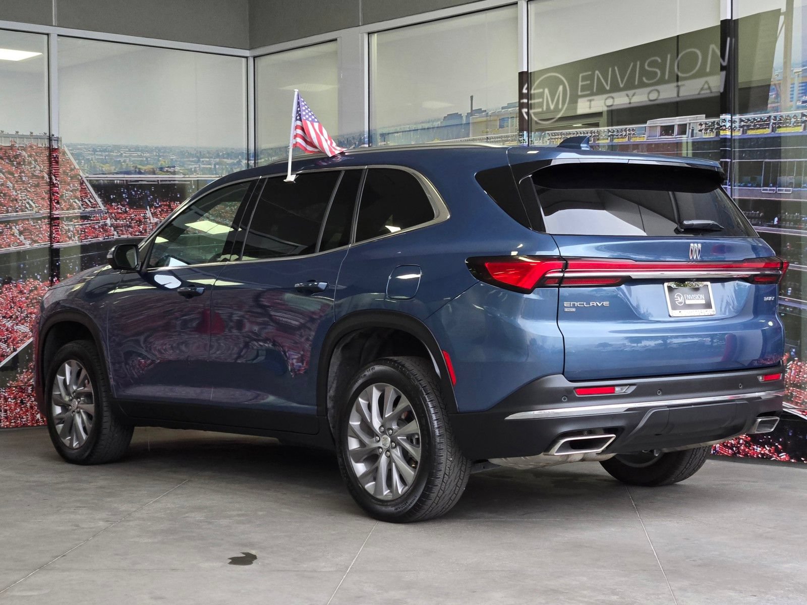 Used 2025 Buick Enclave Preferred AWD/4WD image 6