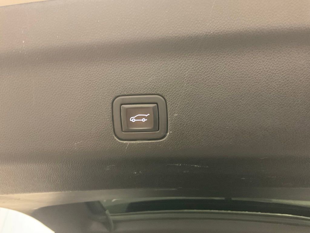 Used 2024 GMC Yukon XL SLT AWD/4WD image 35