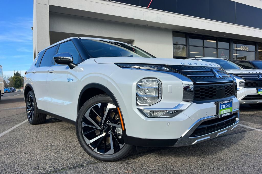 New 2025 Mitsubishi Outlander SE image 2