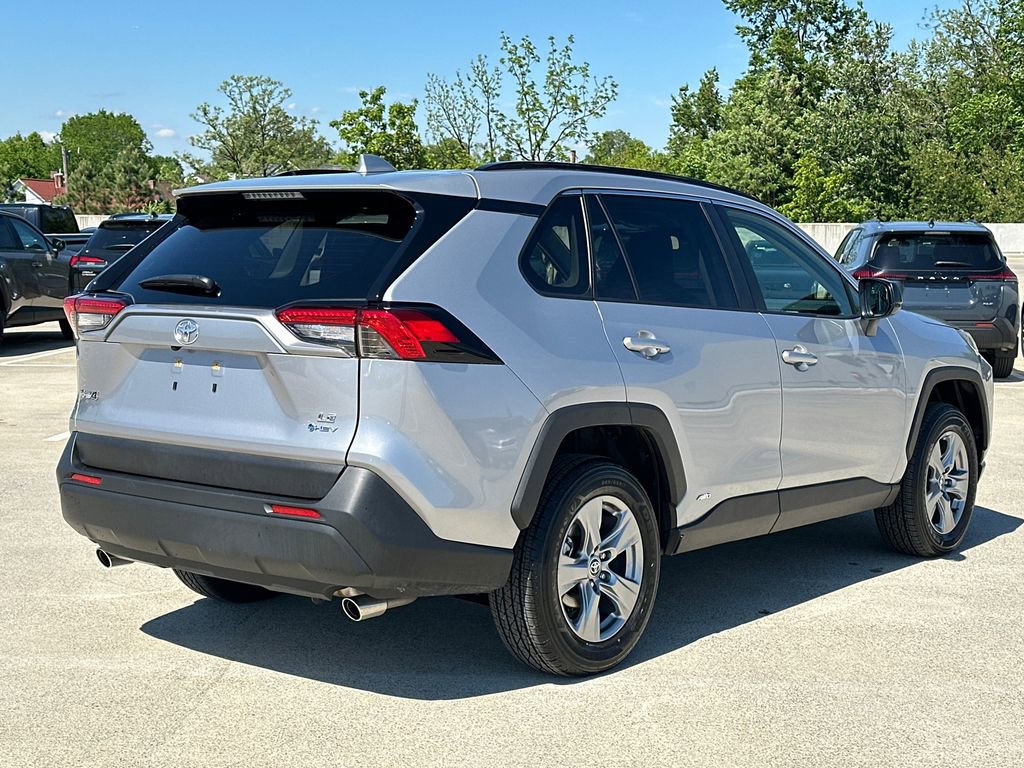 Used 2025 Toyota RAV4 LE AWD/4WD image 4
